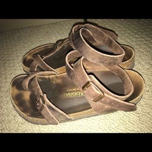 Birkenstock’s with an ankle strap!